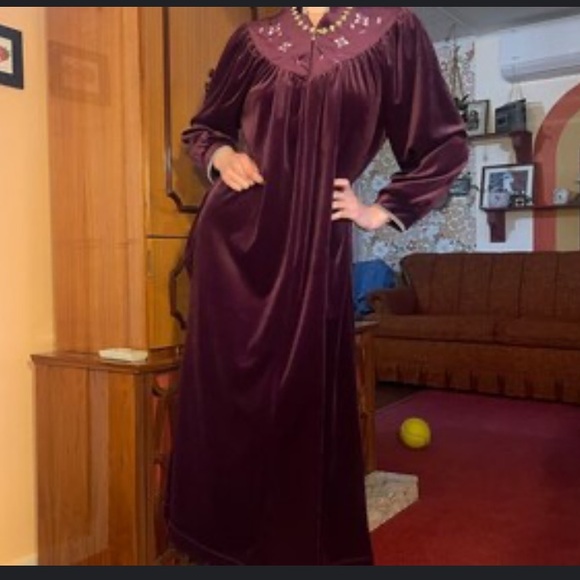 Hamilton Other - Hamilton Burgundy Velvet Long Sleep Robe